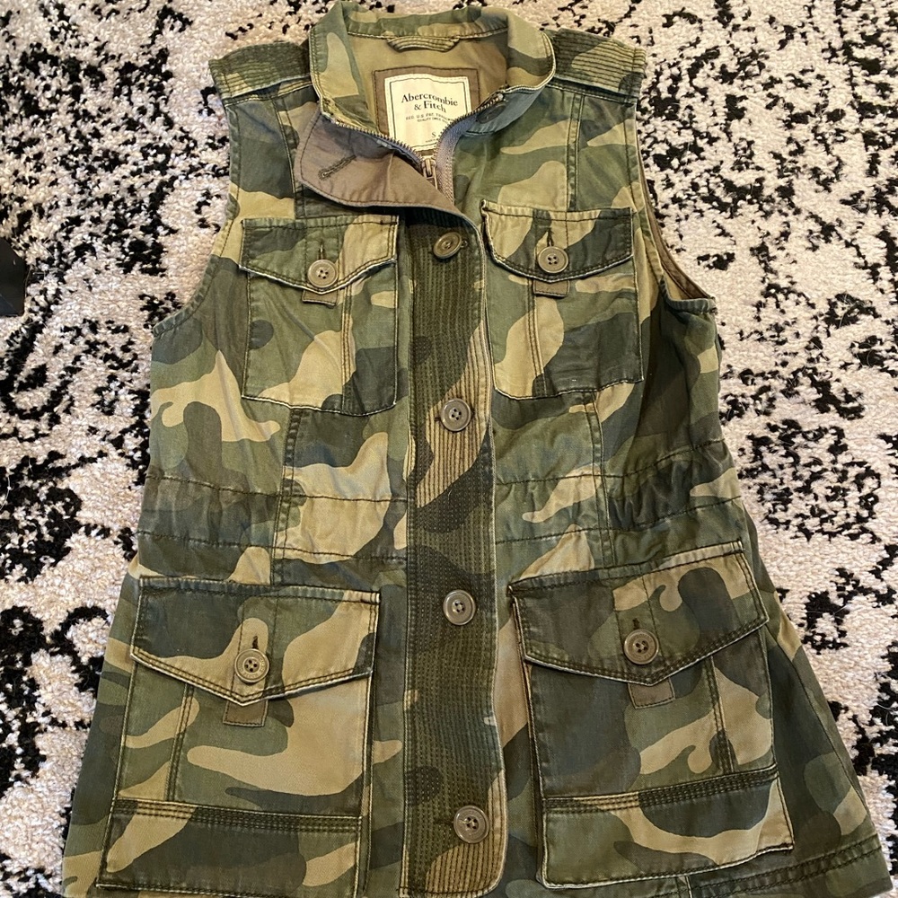 Abercrombie Cinch-Waist Camo Zip-Up Vest - Size S - Like New